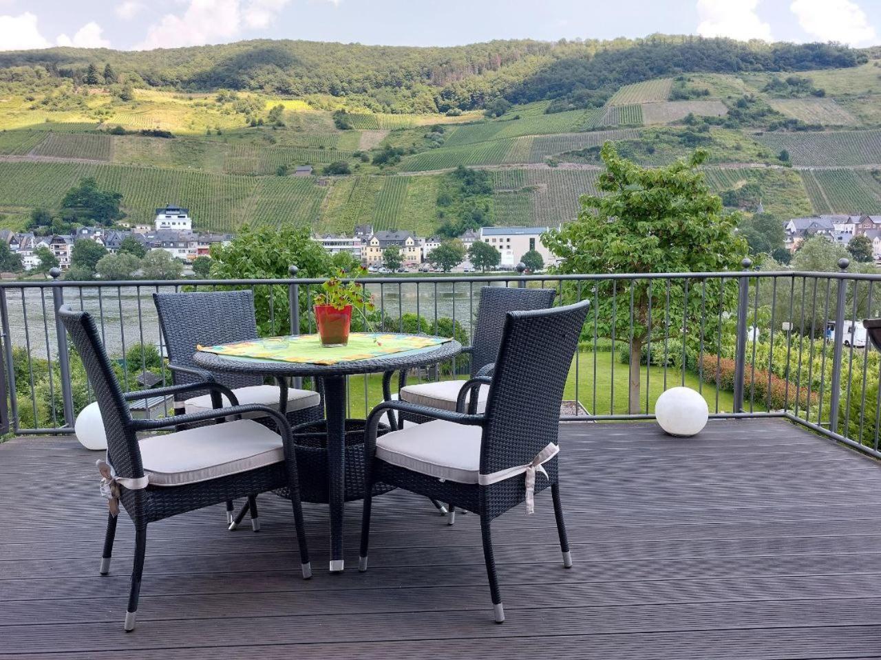 Zum Blauglockenbaum Apartamento Zell an der Mosel Exterior foto