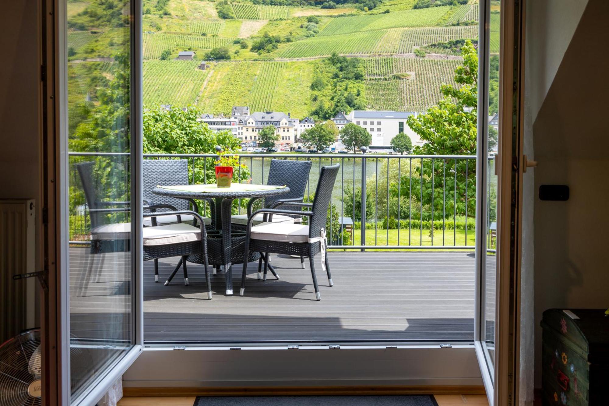 Zum Blauglockenbaum Apartamento Zell an der Mosel Exterior foto